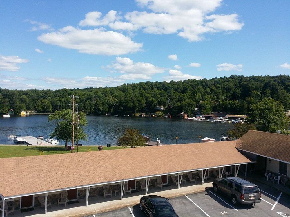 Clark's Motel 2*