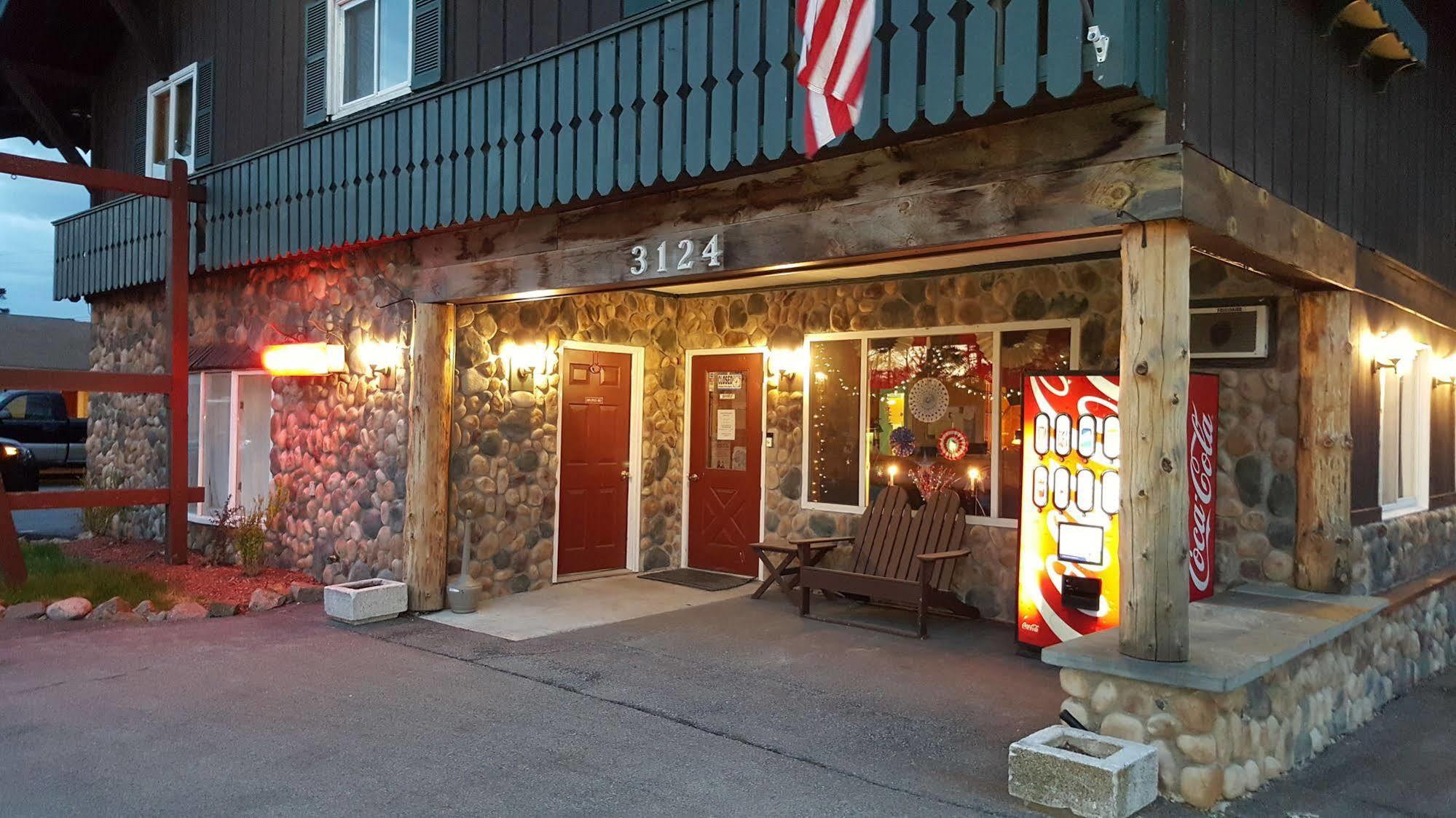 Clark's 2* Old Forge