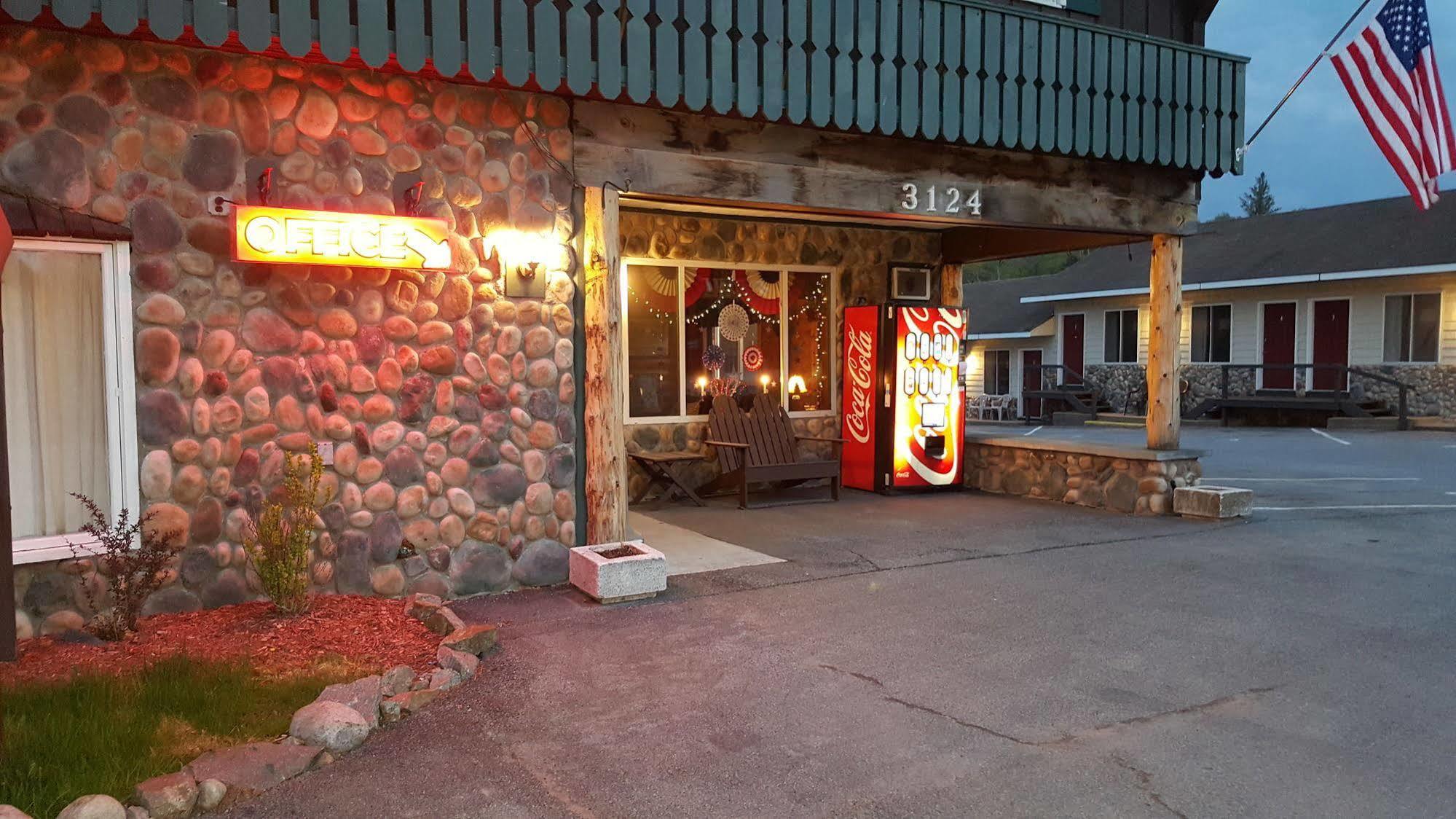 Clark's 2* Old Forge
