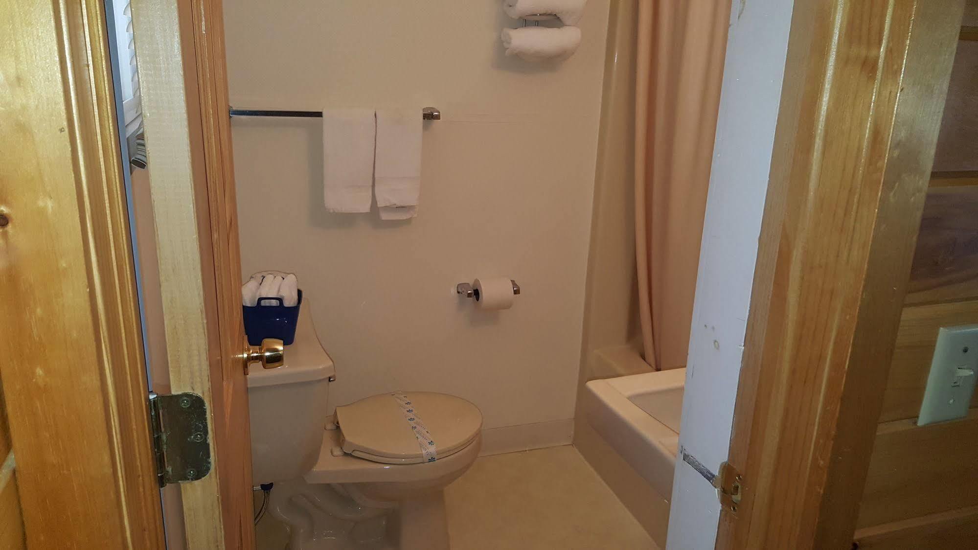Motel Clark's 2*
