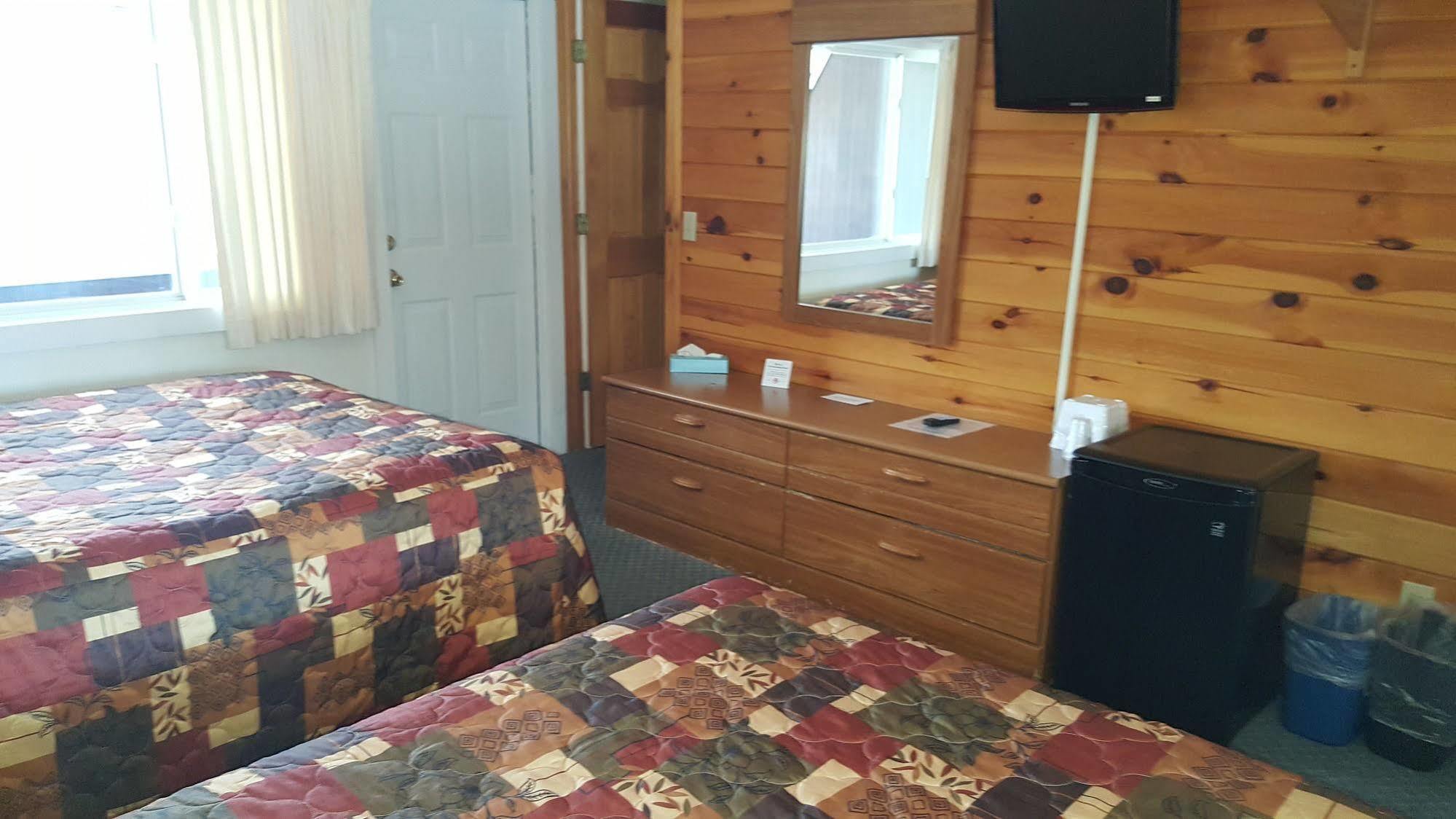 Clark's 2* Old Forge