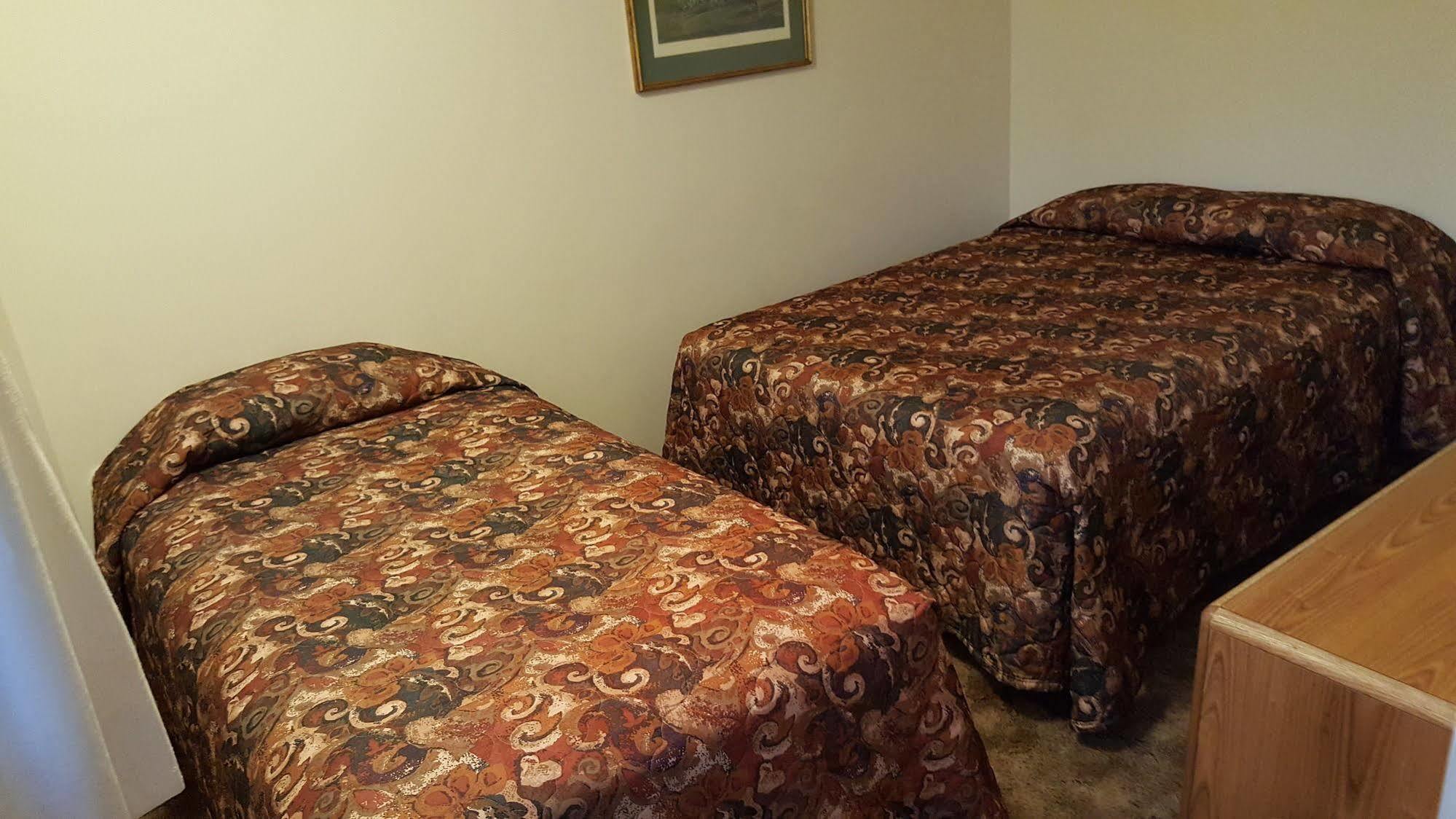 Motel Clark's