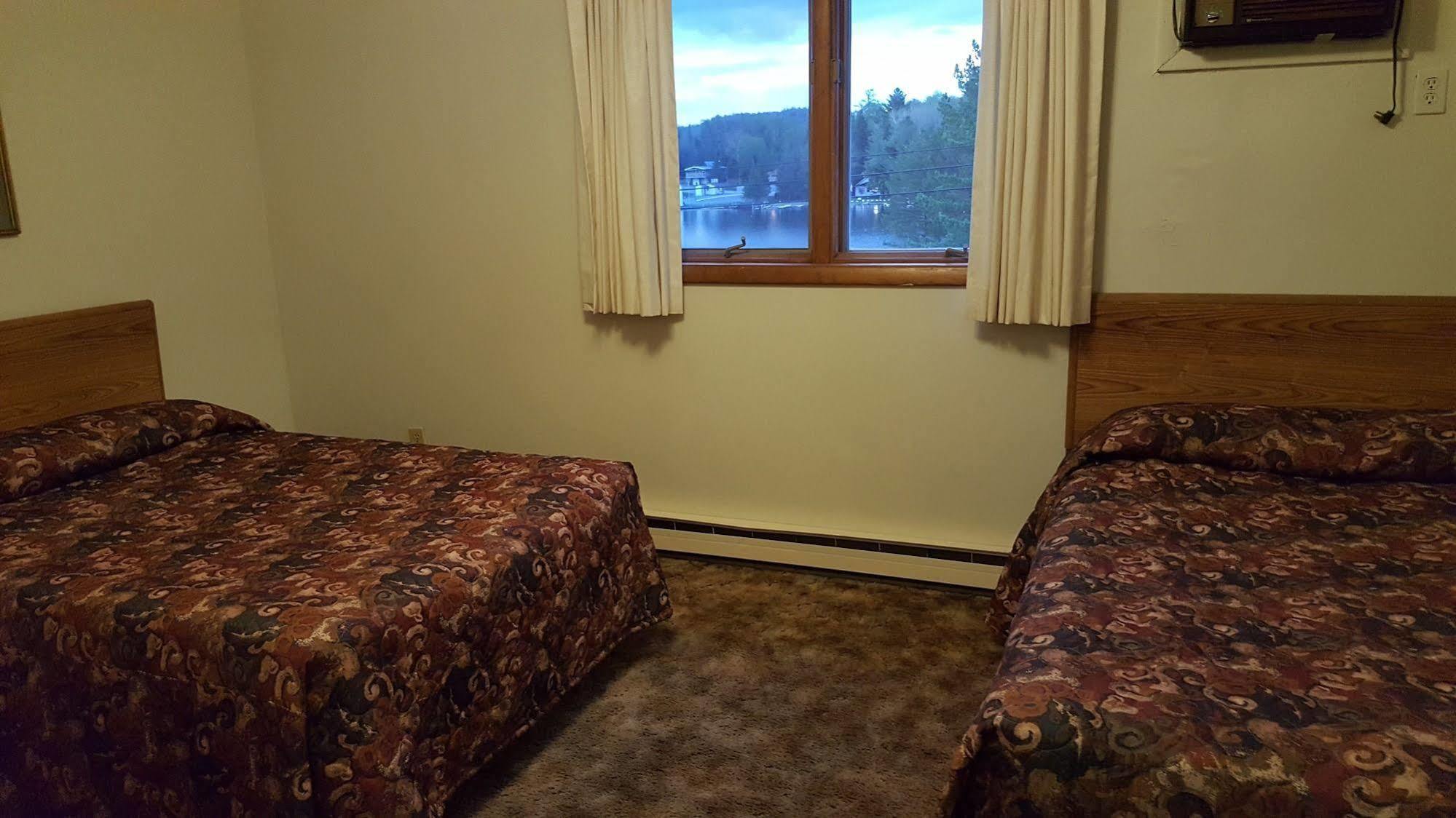 Motel Clark's 2*